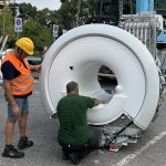 Si è svolta all’Ospedale Sacco di Milano l’installazione di una nuova Risonanza Magnetica di ultima generazione, che va ad affiancare quella già presente nella struttura