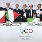 Il presidente della Regione Lombardia, Attilio Fontana, insieme al ministro Giorgetti, il presidente del Coni Malagò, il governatore del Veneto Zaia e il sindaco di Milano Sala il 19 giugno 2019, a Losanna, data in cui vennero assegnate le Olimpiadi invernali a Milano Cortina 2026