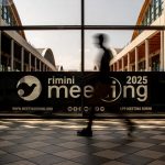 immagine con insegna del meeting di rimini che ha ospitato convegno su milano cortina 2026