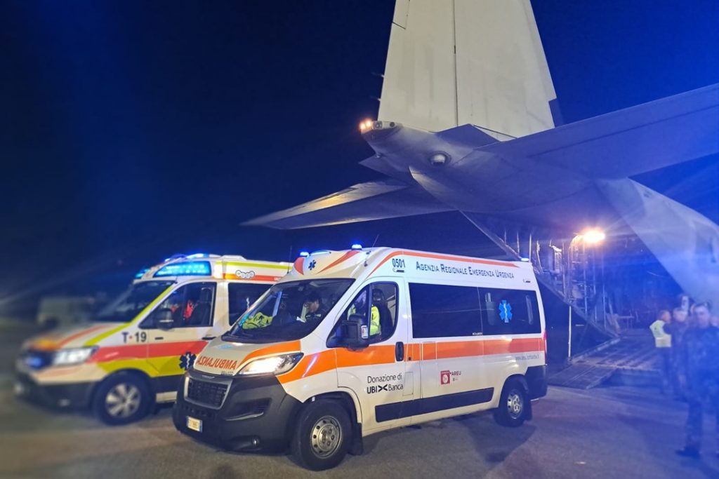 Aereo che trasporta i bambini feriti provenienti da Gaza