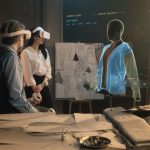 In foto due stilisti con dei visori innovativi, protagonisti del nuovo bando ‘Next Fashion’ di Regione Lombardia