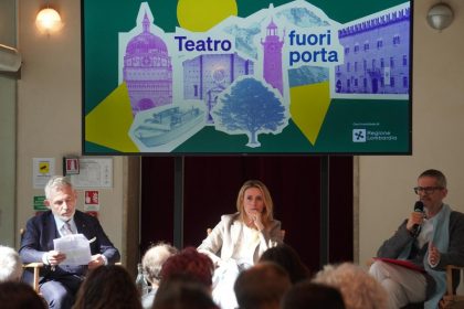 In foto l’assessore regionale alla Cultura, Francesca Caruso, durante la conferenza stampa di ‘Teatro Fuori Porta’, la rassegna itinerante del Piccolo di Milano