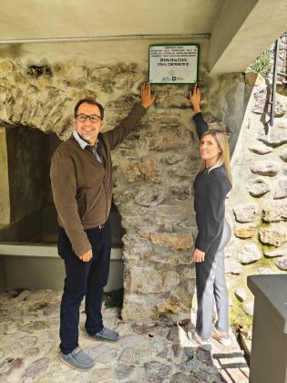 L'assessore regionale Gianluca Comazzi (Territorio e Sistemi verdi) e il sindaco di Roncobello Ilaria Rovelli in un momento dl sopralluogo in Val Brembana per le opere di tutela del territorio e mitigazione del rischio idrogeologico.