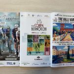 I tre depliant delle corse che rappresentano il Trittico lombardo 2025, presentato in Regione