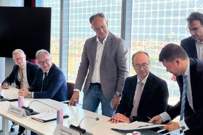Gli assessori regionali durante la firma della nuova intesa per lo sviluppo della filiera del pioppo