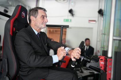 Il presidente Fontana testa le applicazioni 