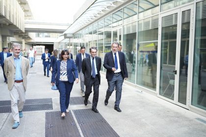 Il presidente Fontana durante il tour