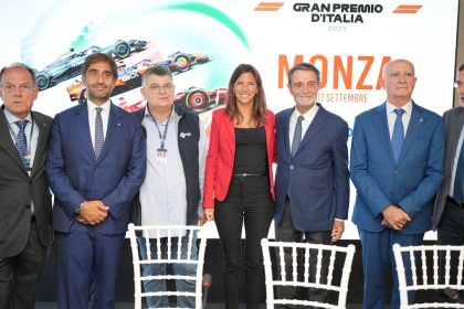 Il presidente di Regione Lombardia, Attilio Fontana, partecipa alla conferenza stampa di presentazione del Formula Uno Pirelli Gran Premio d'Italia 2025. Accanto a lui Tullio De Sette, Commissario straordinario Automobile Club d'Italia, Giovanni Battista Tombolato, Sub Commissario Automobile Club d'Italia, Geronimo La Russa, presidente eletto Automobile Club d'Italia, Stefano Domenicali, presidente e amministratore delegato Formula One Group, Giuseppe Redaelli, presidente Autodromo Nazionale Monza - SIAS (Società Incremento Automobilismo Sportivo), Paolo Pilotto, sindaco di Monza, e Martina Riva, assessore allo Sport, Turismo e Politiche Giovanili del Comune di Milano
