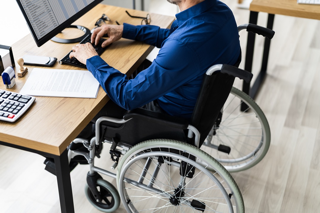 Aperto il bando per l'inclusione sociolavorativa in Lombardia, per la prima volte anche per le persone con disabilità acquisita