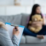 immagine di un colloquio per dare idea di piano su neuropsichiatria infantile in Lombardia