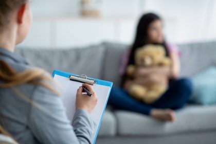 immagine di un colloquio per dare idea di piano su neuropsichiatria infantile in Lombardia