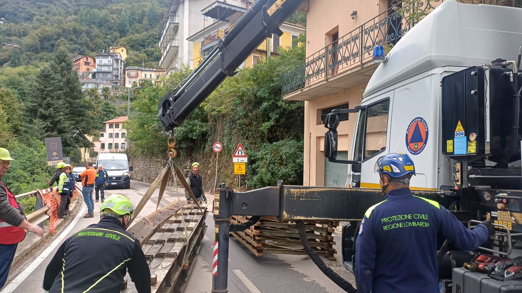 La colonna mobile di Regione Lombardia interviene per aiutare la popolazione colpita dal maltempo in provincia di Como