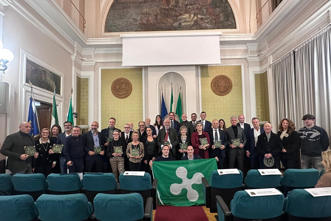L'assessore regionale allo Sviluppo economico, Guido Guidesi, ha premiato 13 'nuove' attività storiche della provincia di Pavia