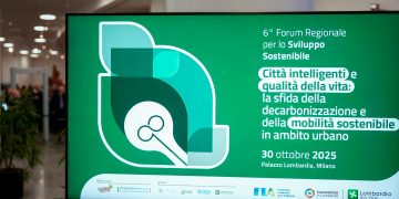 locandina forum per lo sviluppo sostenibile a milano su città intelligenti