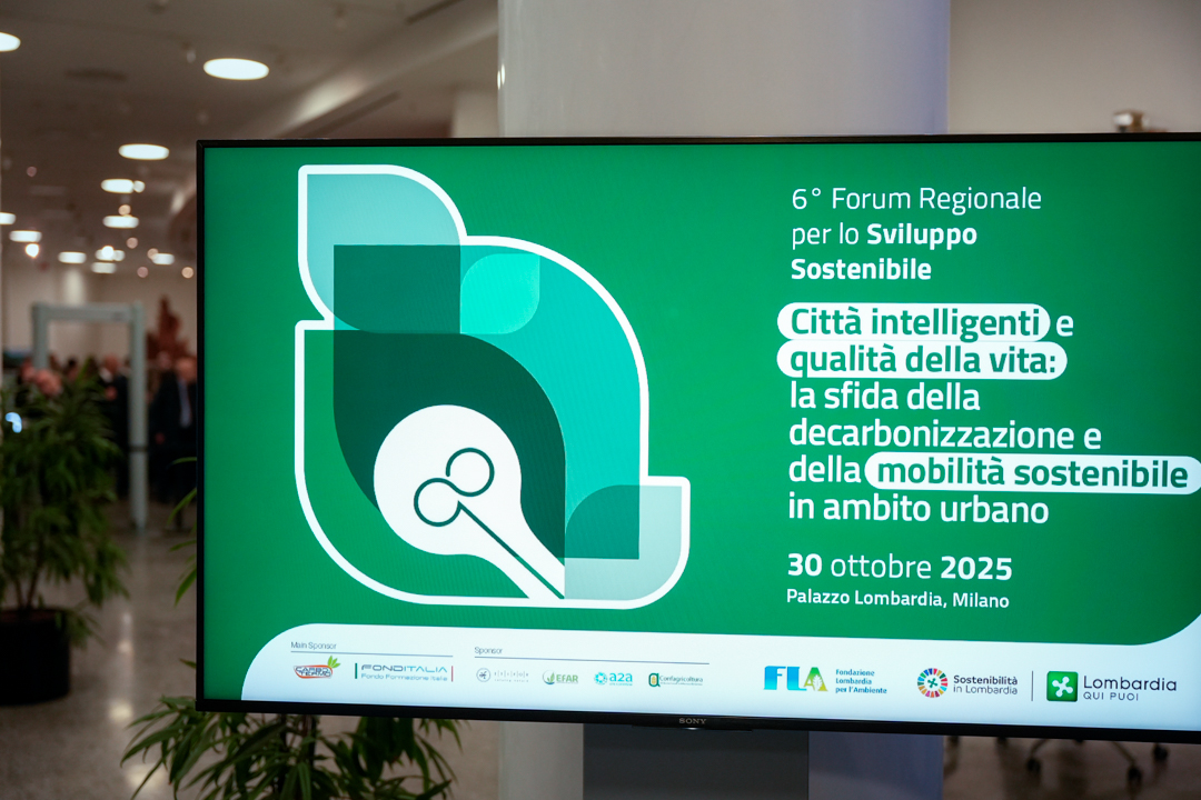 locandina forum per lo sviluppo sostenibile a milano su città intelligenti
