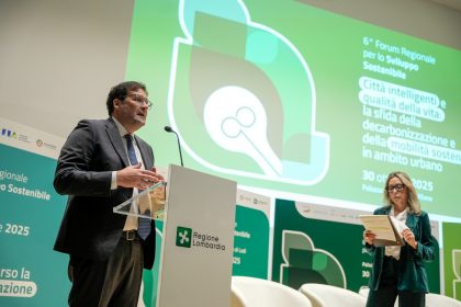 Maione al forum per lo sviluppo sostenibile a milano su città intelligentii