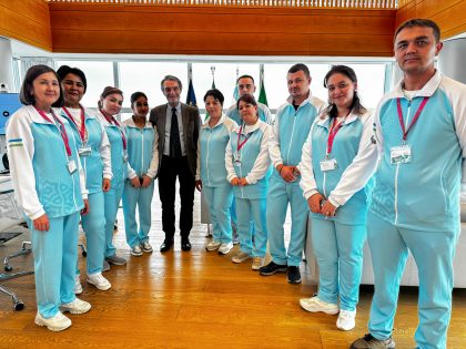 Dieci infermieri dell'Uzbekistan ricevuti da presidente della Regione Lombardia Attilio Fontana