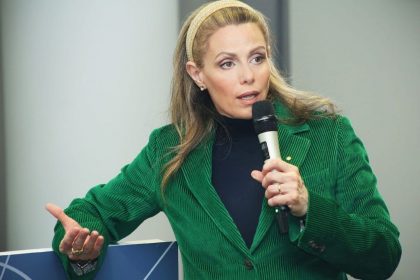 Regione Lombardia continua a investire nello sport diffuso con un incremento nel 'Bando manifestazioni sportive' di ulteriori 150.000 euro. Federica Picchi, nella foto, sottosegretario alla Presidenza con delega a Sport e Giovani illustra il provvedimento. 