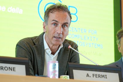 L’assessore all’Università, Ricerca e Innovazione di Regione Lombardia, Alessandro Fermi, interviene su importanza di ricerca scientifica alla conferenza stampa di presentazione del Centro per la Complessità e i Biosistemi (CC&B) dell’Università degli Studi di Milano
