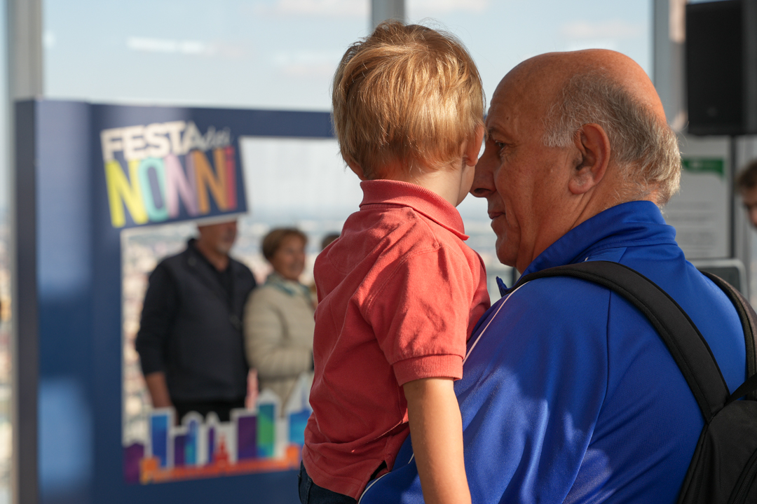 Celebrata la Festa dei Nonni al Belvedere di Palazzo Lombardia