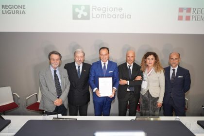 Il presidente Attilio Fontana ha siglato il rinnovo del Protocollo di Intesa tra le Regioni Lombardia, Piemonte e Liguria, il Ministero delle Infrastrutture e dei Trasporti, Rete Ferroviaria Italiana (RFI) e Ferrovienord che istituisce un tavolo permanente di monitoraggio delle infrastrutture ferroviarie strategiche del Nord Ovest