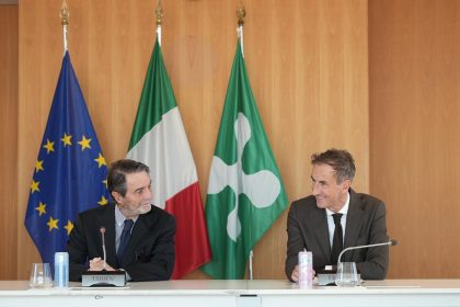 Il presidente della Regione Lombardia, Attilio Fontana, e l’assessore all’Università, Ricerca e Innovazione, Alessandro Fermi al tavolo del premio ‘Lombardia è Ricerca’ a Palazzo Lombardia