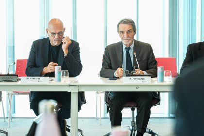 In foto il presidente della Regione Lombardia, Attilio Fontana, insieme all’assessore regionale agli Enti locali, Montagna, Risorse energetiche, Utilizzo risorsa idrica, Massimo Sertori, durante l’incontro bilaterale a Palazzo Lombardia con il Governo dei Grigioni