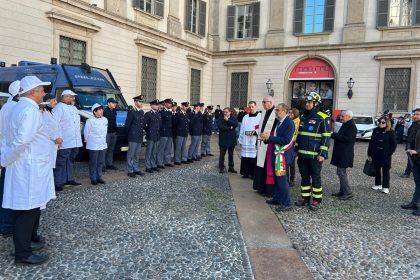 In foto l’assessore regionale alla Sicurezza e Protezione civile, Romano La Russa, durante la benedizione ai mezzi in occasione della Giornata di ringraziamento della Protezione civile in piazza Duomo a Milano