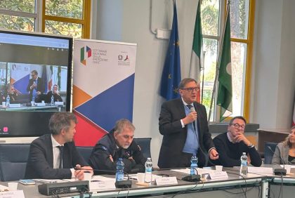 Una foto dell’assessore regionale alla Sicurezza e Protezione civile Romano La Russa ad un incontro su sistemi di gestione delle emergenze per le disabilità