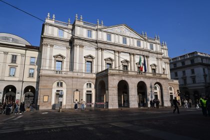 In foto una veduta esterna del Teatro alla Scala di Milano durante l’evento Futura dedicato alla cultura in Lombardia