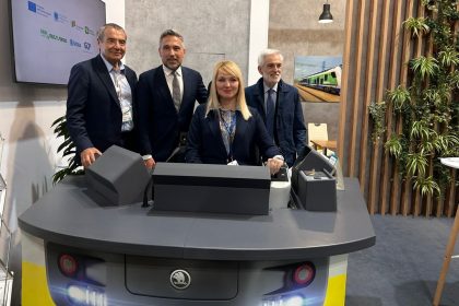 L’assessore ai Trasporti e Mobilità sostenibile di Regione Lombardia, Franco Lucente, ha partecipato alla conferenza stampa di presentazione del tram Škoda ForCity Classic, progettato per la nuova linea tramviaria T2 Bergamo - Villa d’Almè