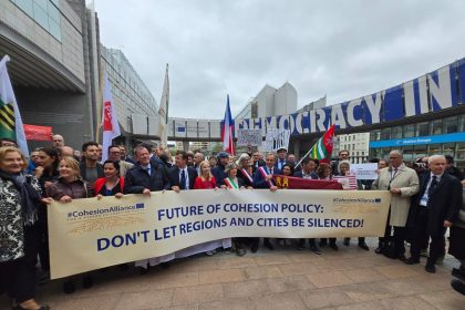 L’assessore allo Sviluppo economico di Regione Lombardia, Guido Guidesi, ha partecipato di fronte al Parlamento europeo alla manifestazione della #CohesionAlliance per dire no al taglio e alla centralizzazione dei fondi di coesione