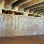 In foto l’ingresso del Memoriale della Shoah di Milano, al centro del provvedimento regionale con un finanziamento di 100 mila euro per le attività della Fondazione