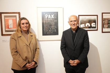 In foto l’assessore regionale alla Cultura e il cardinale José Tolentino de Mendonça all’inaugurazione della mostra sulla poesia visiva