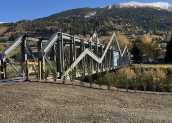 In foto la nuova passerella sul torrente Frodolfo, inaugurata ad ottobre 2025 anche grazie al finanziamento di Regione Lombardia nelle opere nell’ambito delle Olimpiadi di Milano Cortina 2026