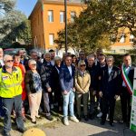 In foto l’assessore regionale al Welfare, Guido Bertolaso, durante l’inaugurazione di un dei defibrillatori a Rivalta Cremasca
