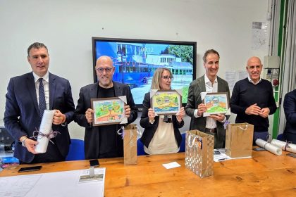 La visita degli assessori Sertori e Fermi alla scuola di Mozzate vincitrice del bando 'Recap'