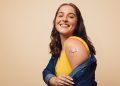 In foto una donna dopo aver ricevuto una dose parte della campagna di vaccinazione gratuita promossa da Regione Lombardia