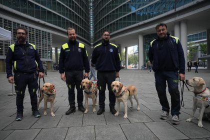 Dimostrazione di cani guida in piazza Città di Lombardia in occasione della XX Giornata nazionale del cane guida