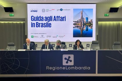 Foto dell'intervento del sottosegretario Cattaneo a evento presentazione a Palazzo Lombardia della guida sulla promozione degli affari in Brasile 