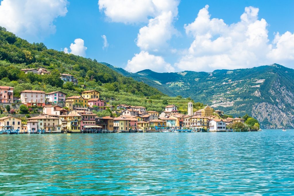 Una foto del lago d’Iseo, al centro di uno dei progetti del bando laghi per la tutela della biodiversità