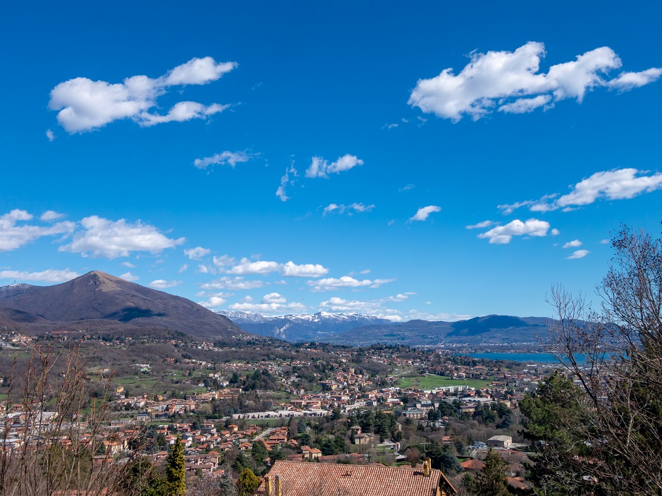 immagine del lago di como per dare idea su impegno sulla transizione ecologica di regione che ha visione basata su concretezza