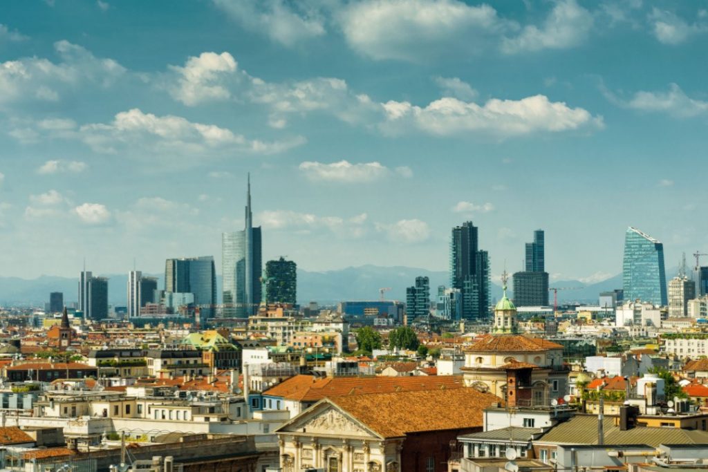 immagine di Milano dall'alto: in città sono state disattivate le misure temporanee anti inquinamento.