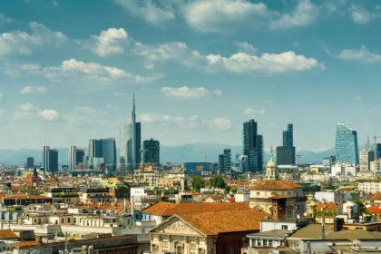 immagine di Milano dall'alto: in città sono state disattivate le misure temporanee anti inquinamento.