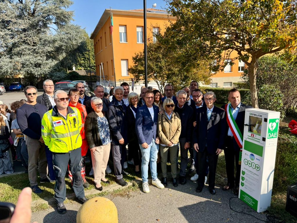 In foto l’assessore regionale al Welfare, Guido Bertolaso, intervenuto a sostegno dei defibrillatori in Lombardia