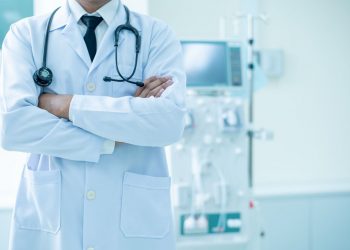 immagine generica di un medico per dare idea degli investimenti di Regione Lombardia in sanità