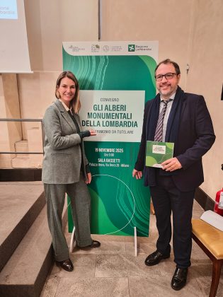 'Gli alberi monumentali della Lombardia, un patrimonio da tutelare': convegno a Palazzo Brera di Milano con l'assessore al Territorio e Sistemi verdi di Regione Lombardia Gianluca Comazzi (nella foto con la conduttrice televisiva Ellen Hidding).