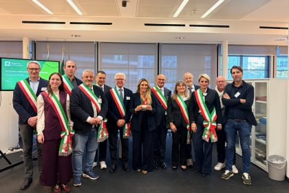 In foto l’assessore regionale alla Cultura, Francesca Caruso, durante la presentazione del riconoscimento ai rappresentanti istituzionali dei comuni coinvolti nell’Economa ‘Piane e Luoghi Viscontei’.
