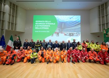 A Palazzo Lombardia si è svolta la Giornata della Sicurezza stradale e di Fraternità della strada 2025: in foto alcuni dei premiati, tra i soccorritori