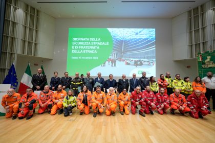A Palazzo Lombardia si è svolta la Giornata della Sicurezza stradale e di Fraternità della strada 2025: in foto alcuni dei premiati, tra i soccorritori